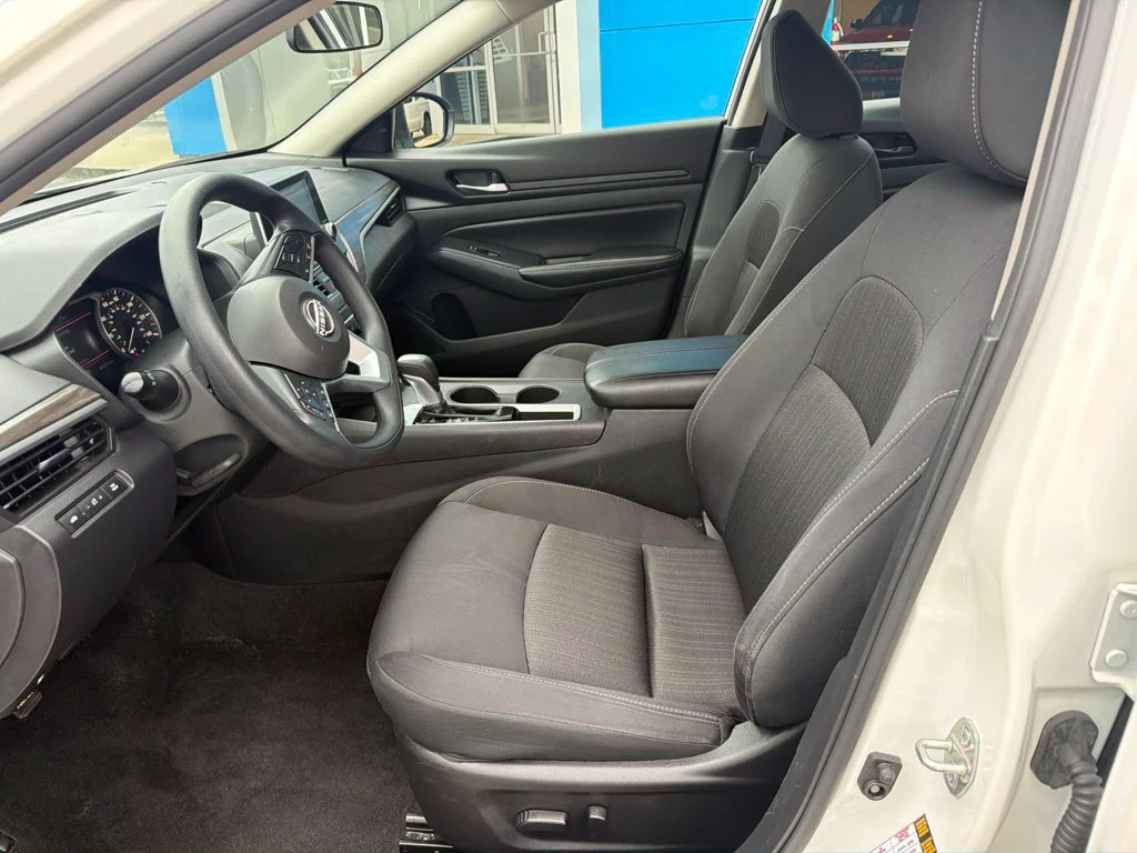 Used 2025 White Nissan SV image 26