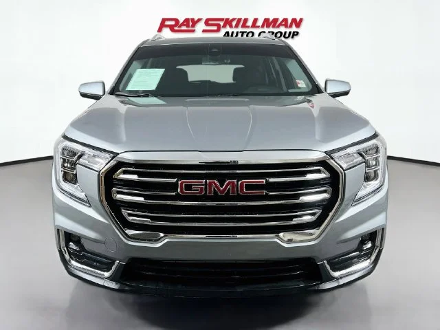 Used 2024 Silver GMC SLT image 2