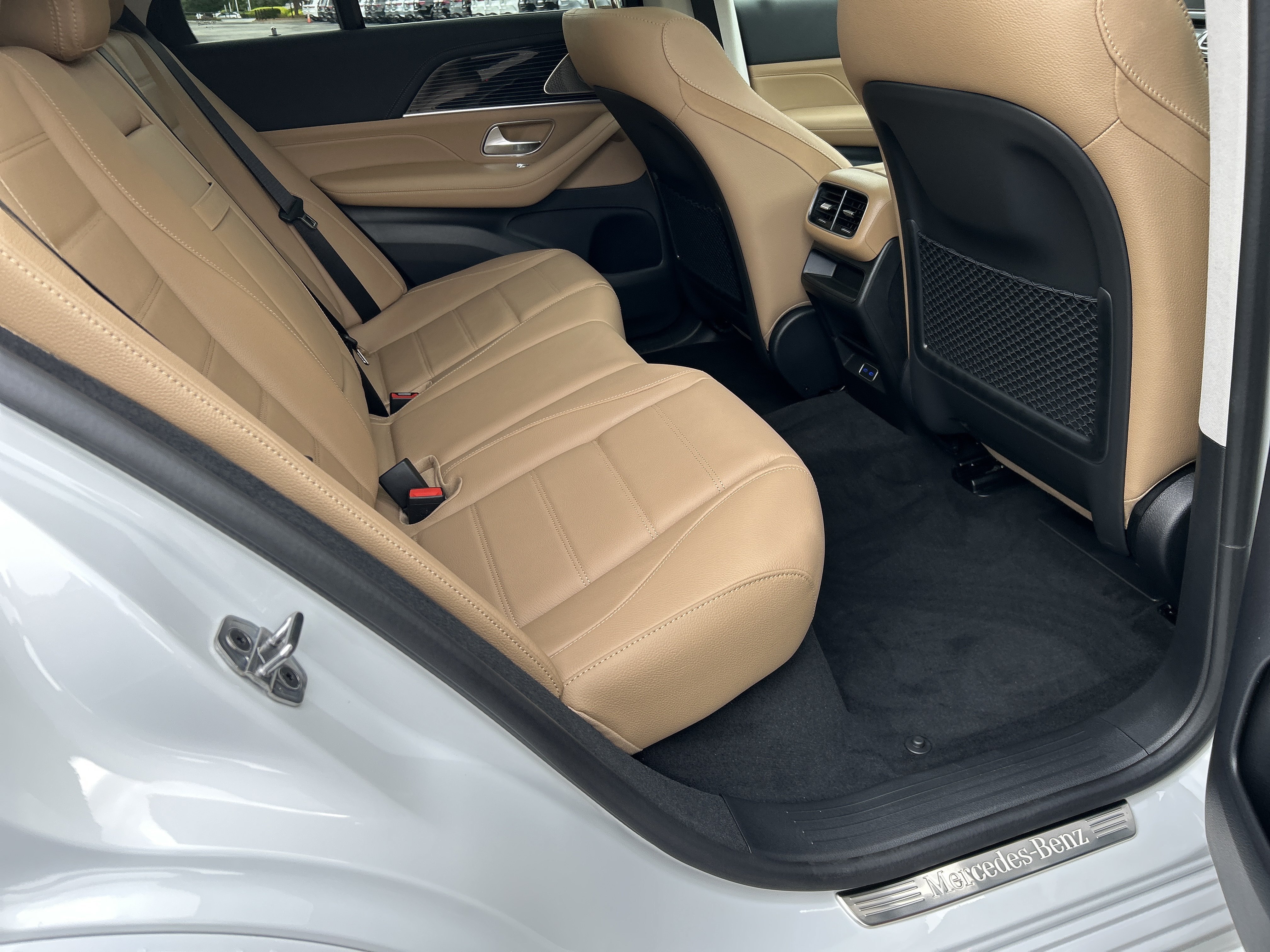 New 2026 MANUFAKTUR Moonlight White Metallic Mercedes-Benz GLE 450 4MATIC® SUV image 39