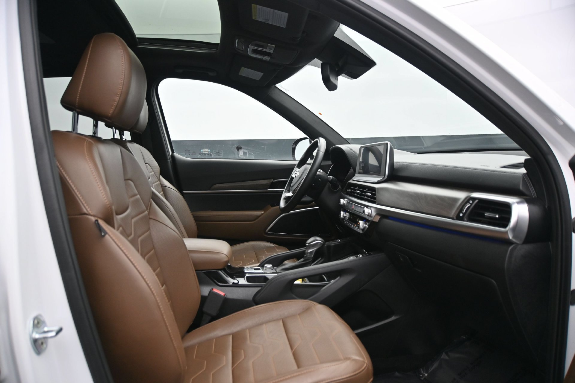 Used 2020 Snow White Pearl Kia SX AWD image 13