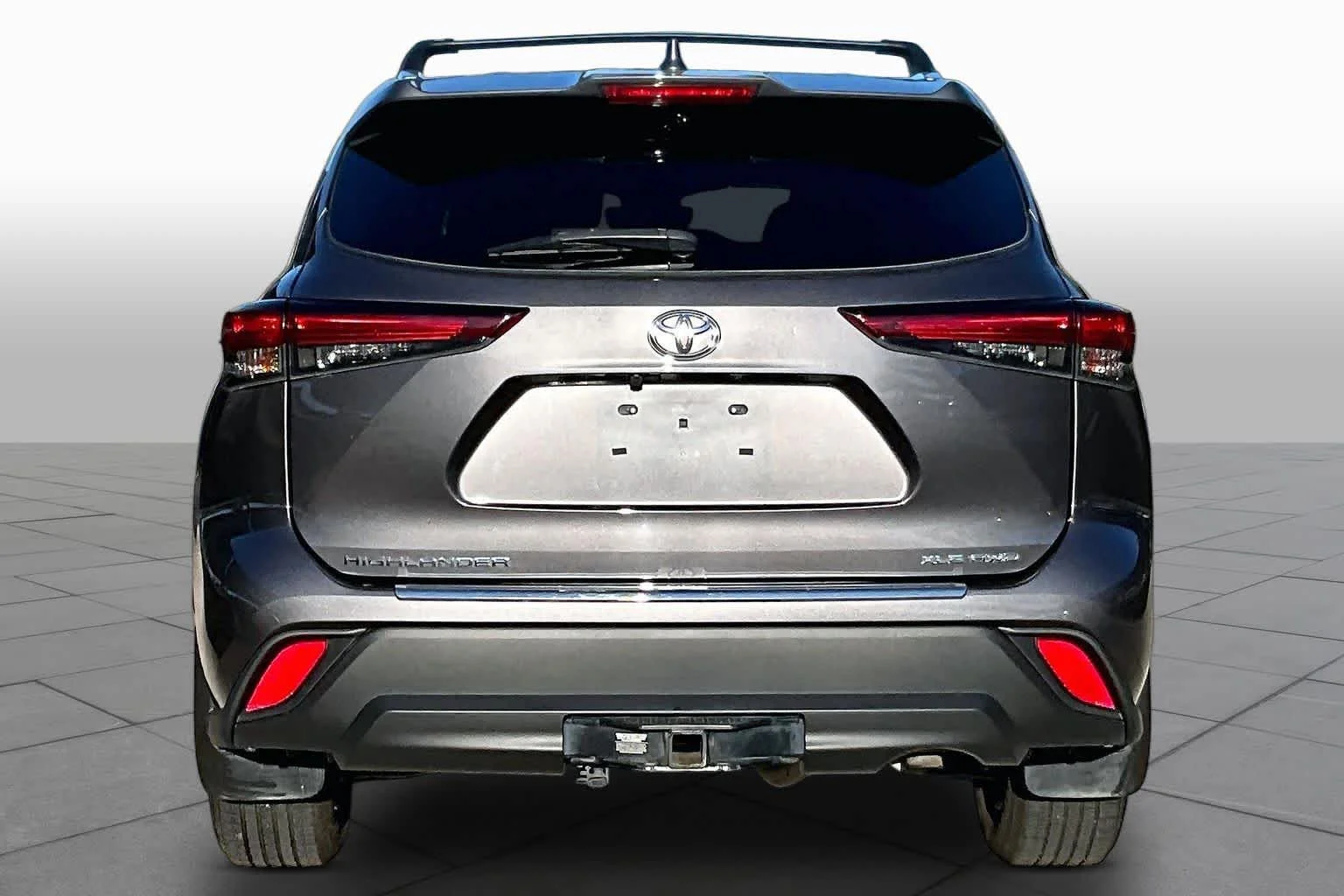 Used 2021 Magnetic Gray Metallic Toyota XLE image 5