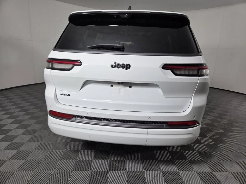 New 2026 Bright White Clear-Coat Exterior Paint Jeep Limited Reserve image 5