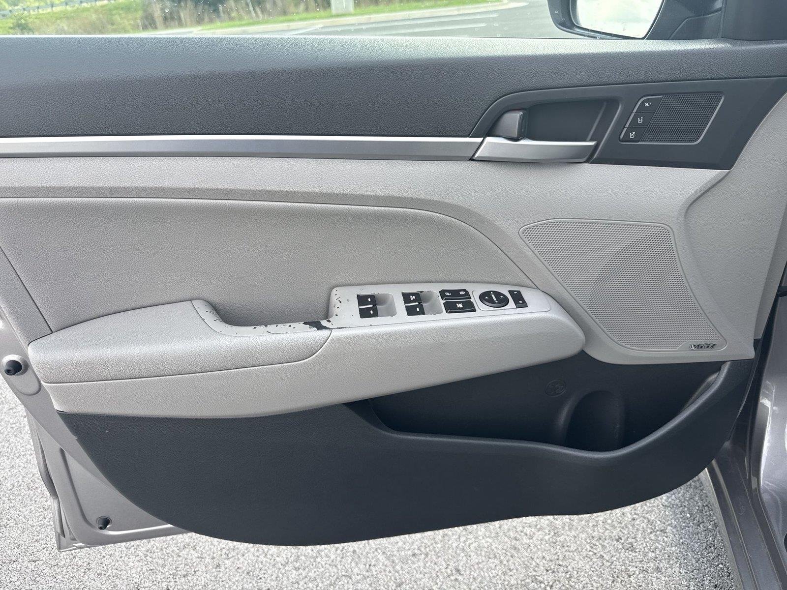 Used 2020 Fluid Metal Hyundai Limited image 12