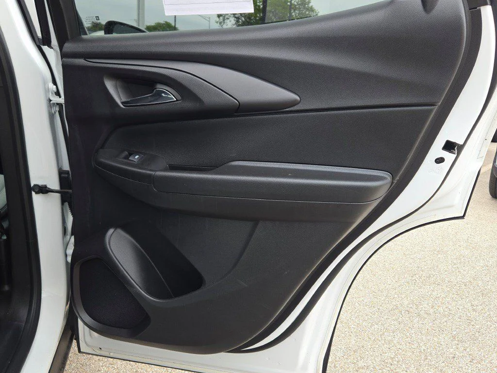 Used 2025 Summit White Chevrolet LT image 10