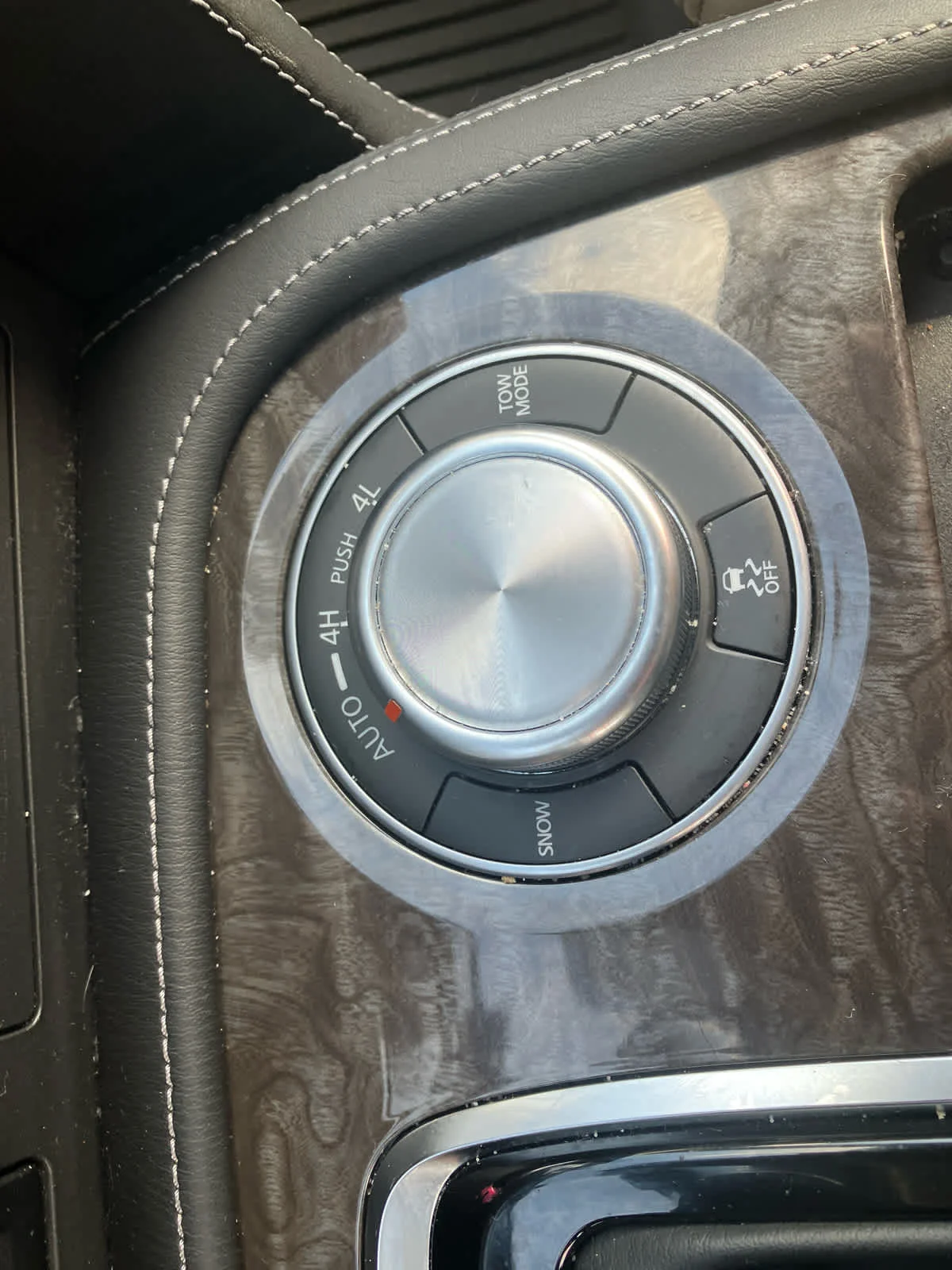 Used 2024 Aspen White Tricoat Nissan Platinum image 32