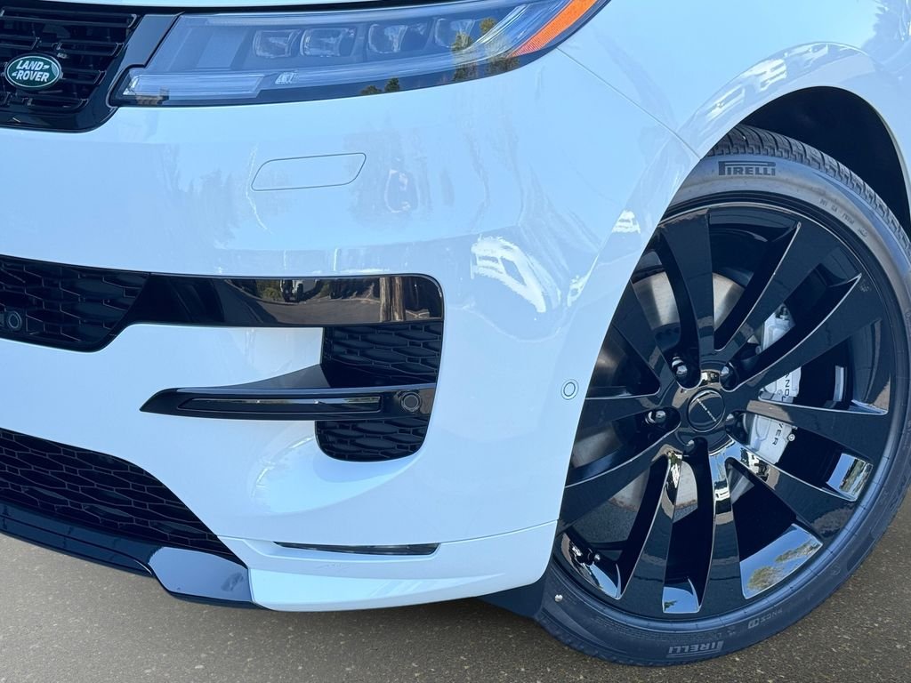 New 2026 Fuji White LAND ROVER Dynamic SE image 29