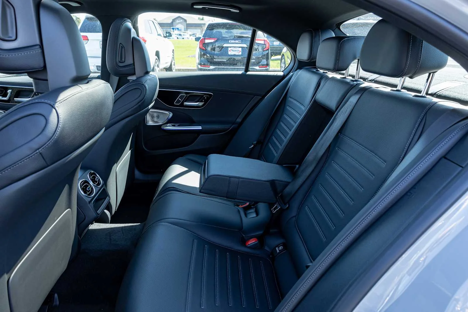 New 2026 MANUFAKTUR Alpine Grey Mercedes-Benz C 300 image 24