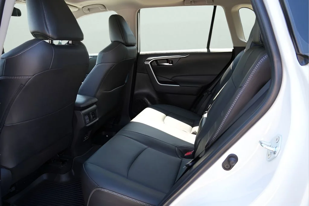 Used 2024 Wind Chill Pearl Toyota XLE Premium image 13
