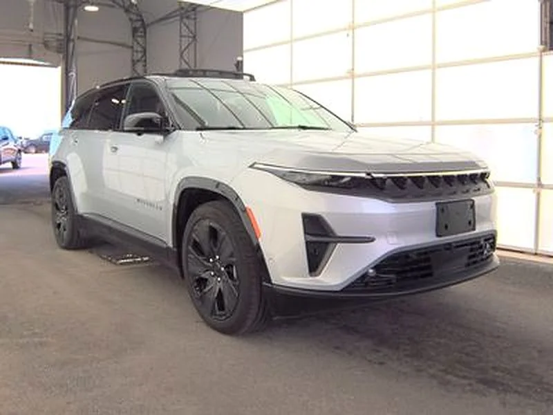 Used 2025 Silver Jeep Launch Edition image 4