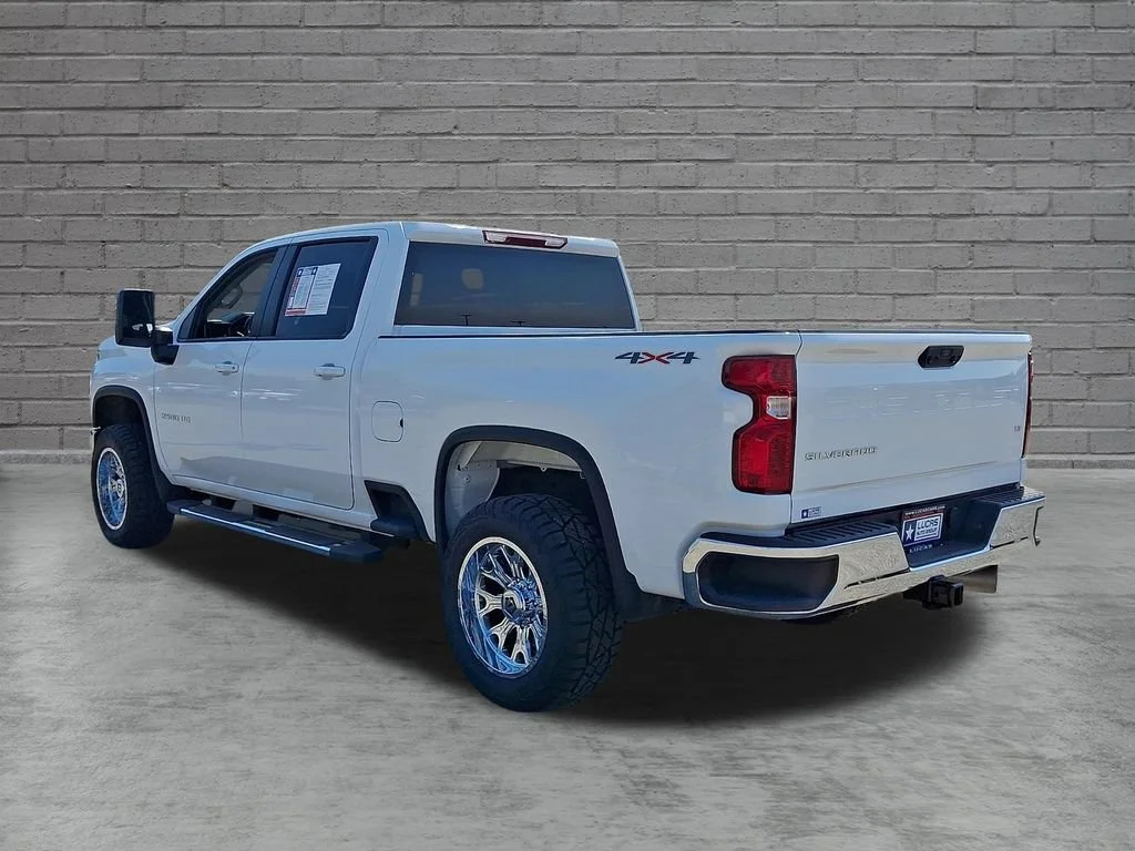 Used 2025 Summit White Chevrolet LT image 8