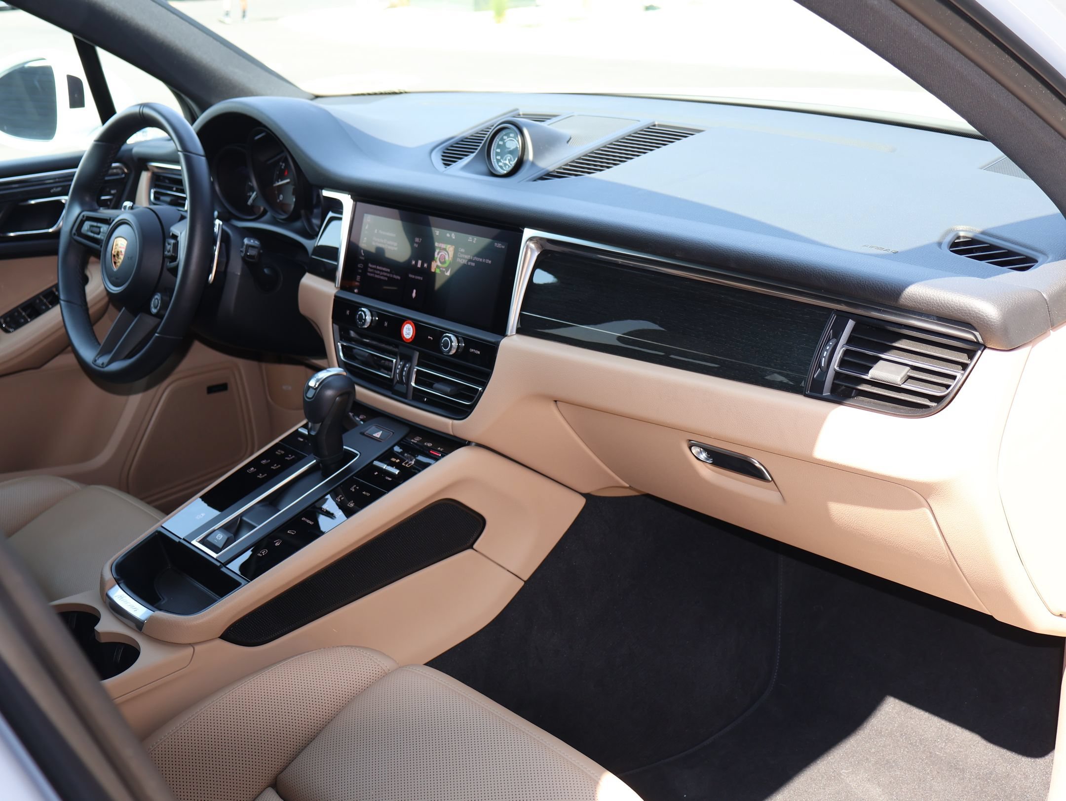 2026 Porsche Macan T - Photo 29
