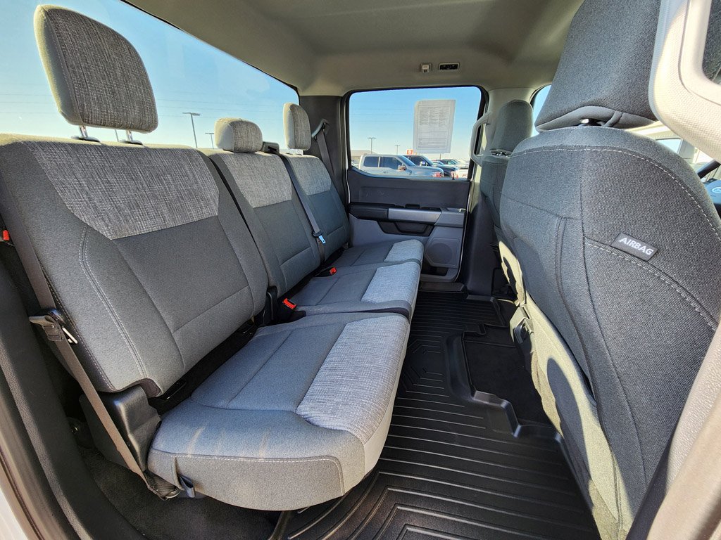Used 2024 Oxford White Ford XLT image 19