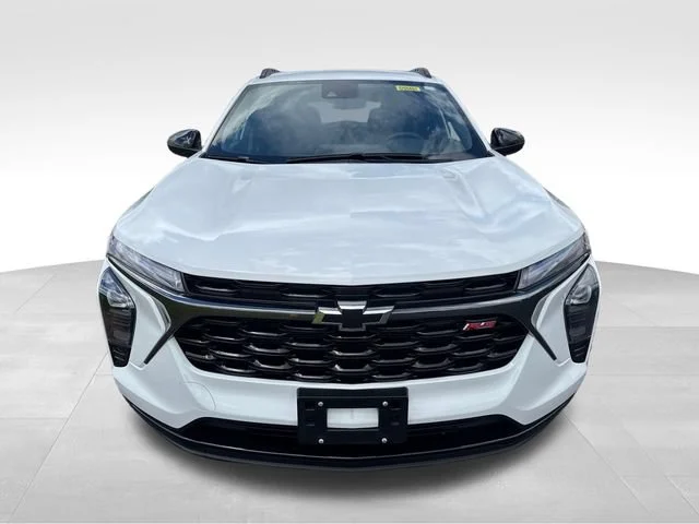 Used 2025 Summit White Chevrolet 2RS image 9