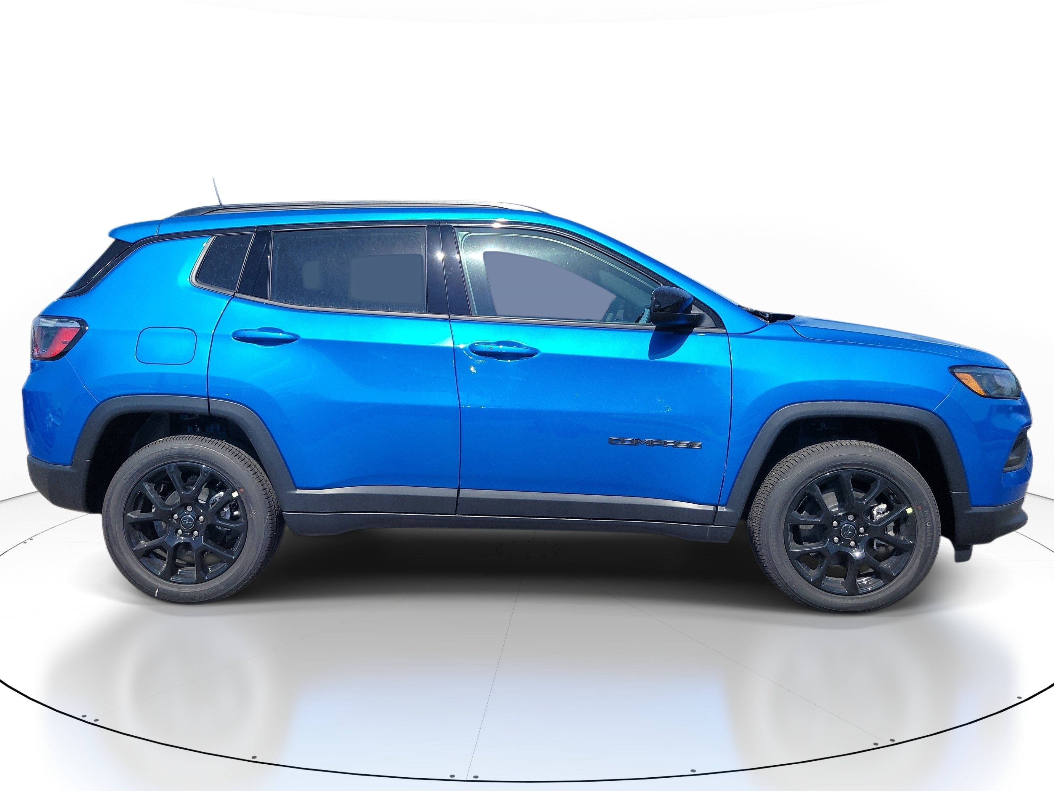 New 2026 Hydro Blue Pearl-Coat Exterior Paint Jeep Latitude Altitude image 5