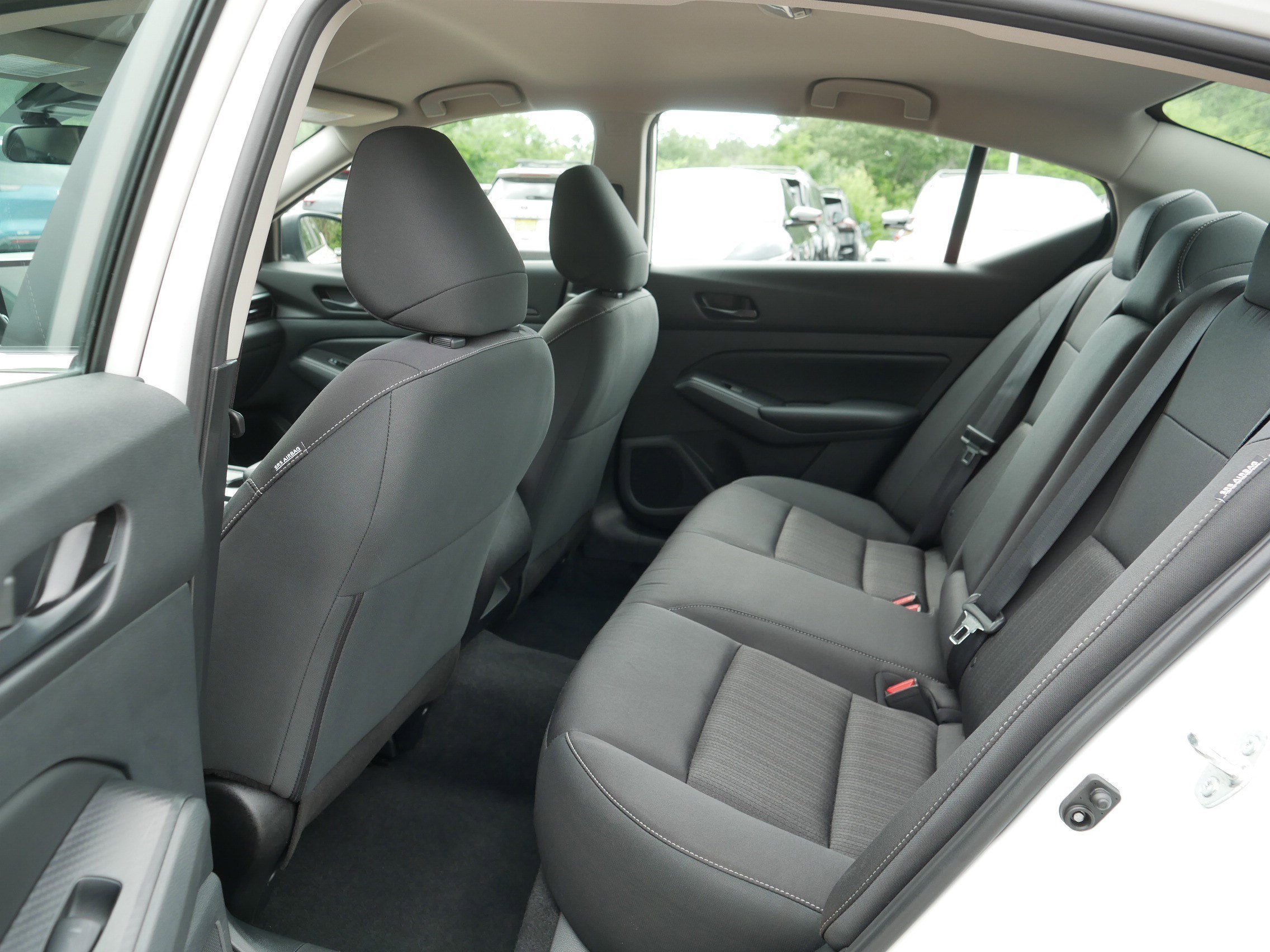 Certified Used 2025 Glacier White Nissan S image 34