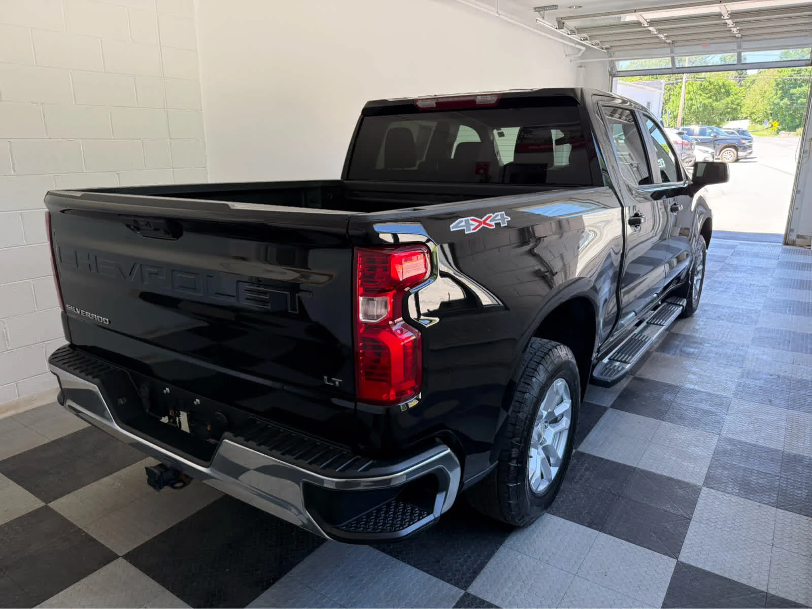 Used 2022 Black Chevrolet LT image 4