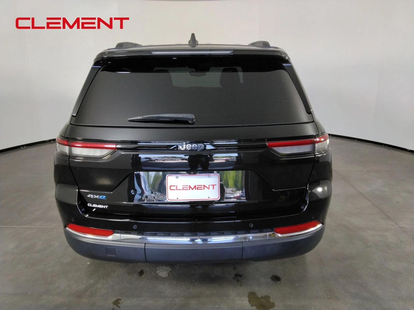 Used 2022 Black Jeep 4xe image 6