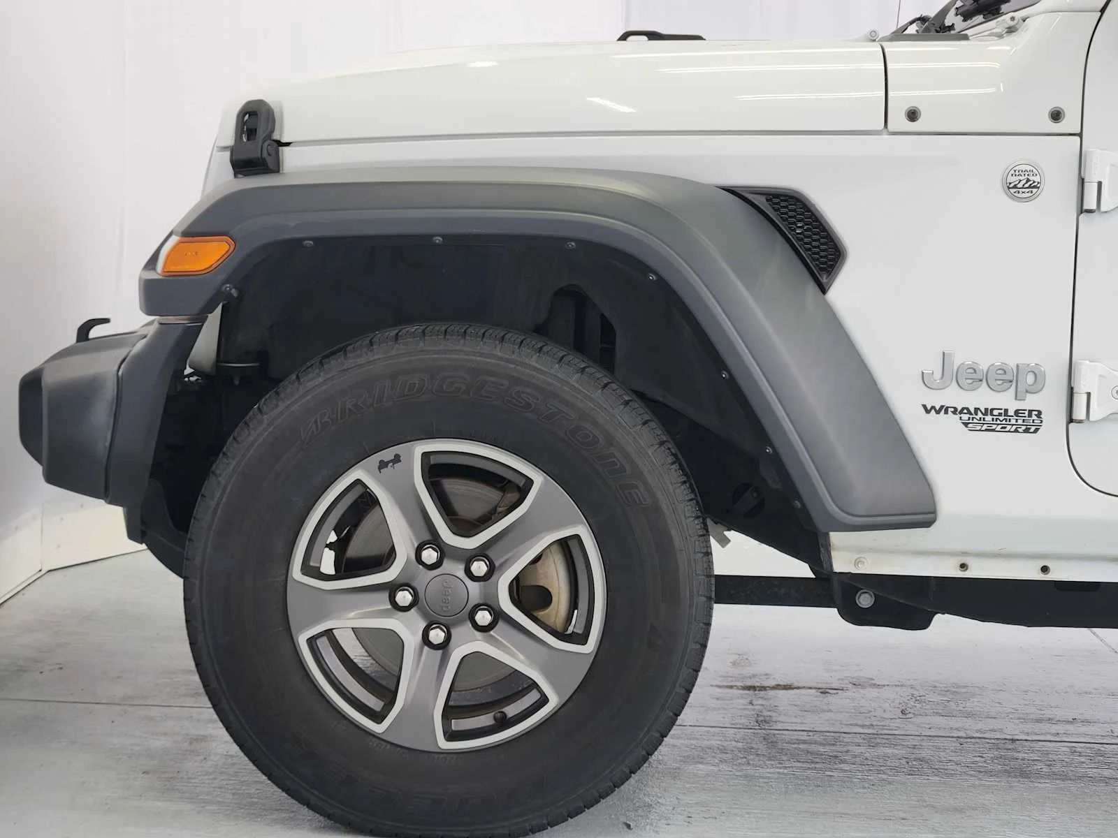 Used 2018 Bright White Clearcoat Jeep Sport S image 8