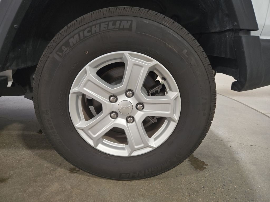 Used 2021 Bright White Clearcoat Jeep Unlimited Sport S image 25