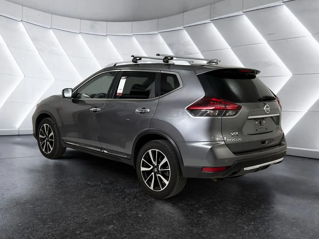 Used 2019 Gray Nissan SL image 6