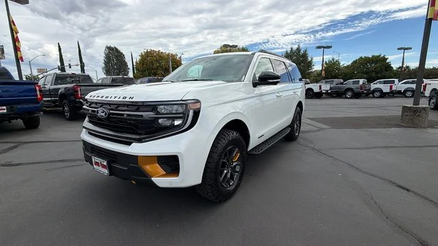 New 2027 Star White Metallic Tri-Coat Ford Tremor® image 1