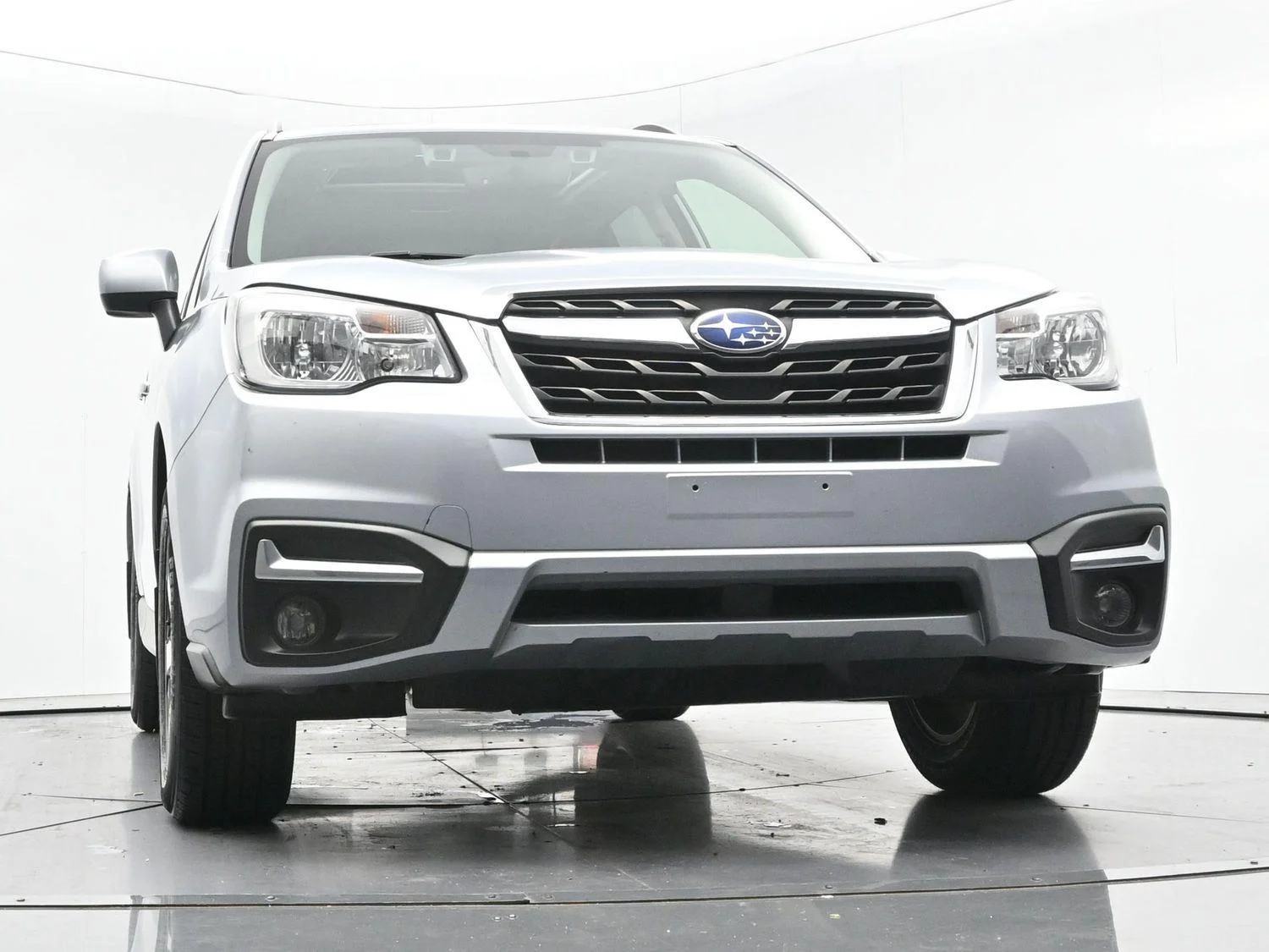 Used 2018 Ice Silver Metallic Subaru Premium image 40