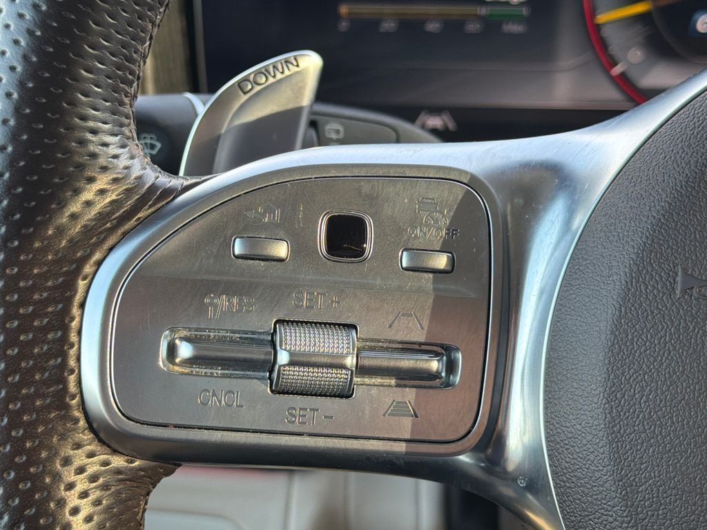 Used 2021 designo Diamond White Metallic Mercedes-Benz G 63 AMG® image 23