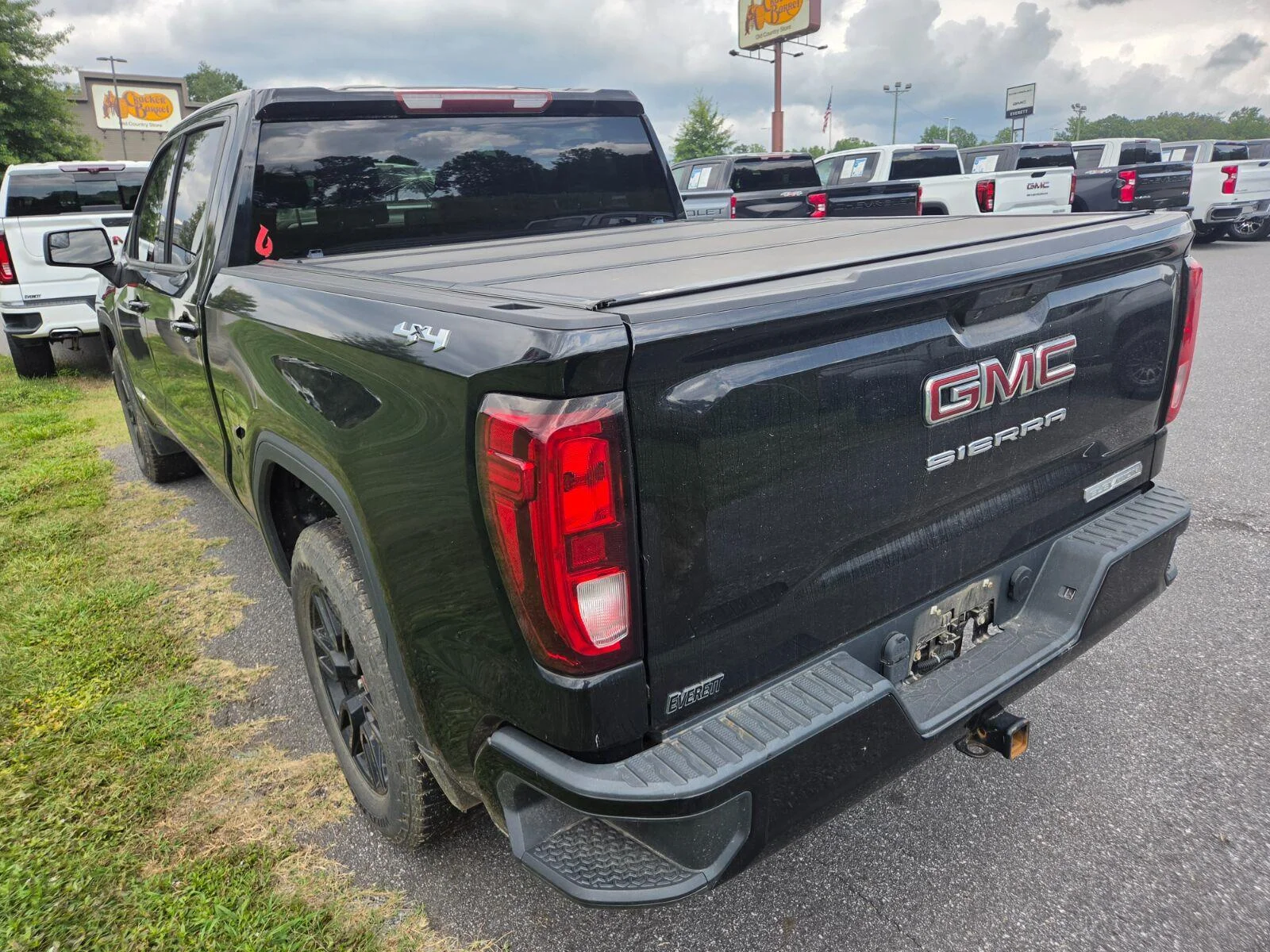 Used 2020 ONYX BLACK GMC Elevation image 9