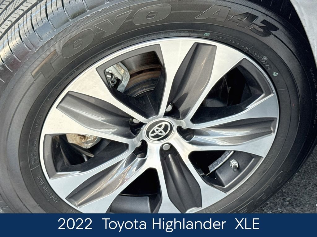 Used 2022 Silver Toyota XLE image 13