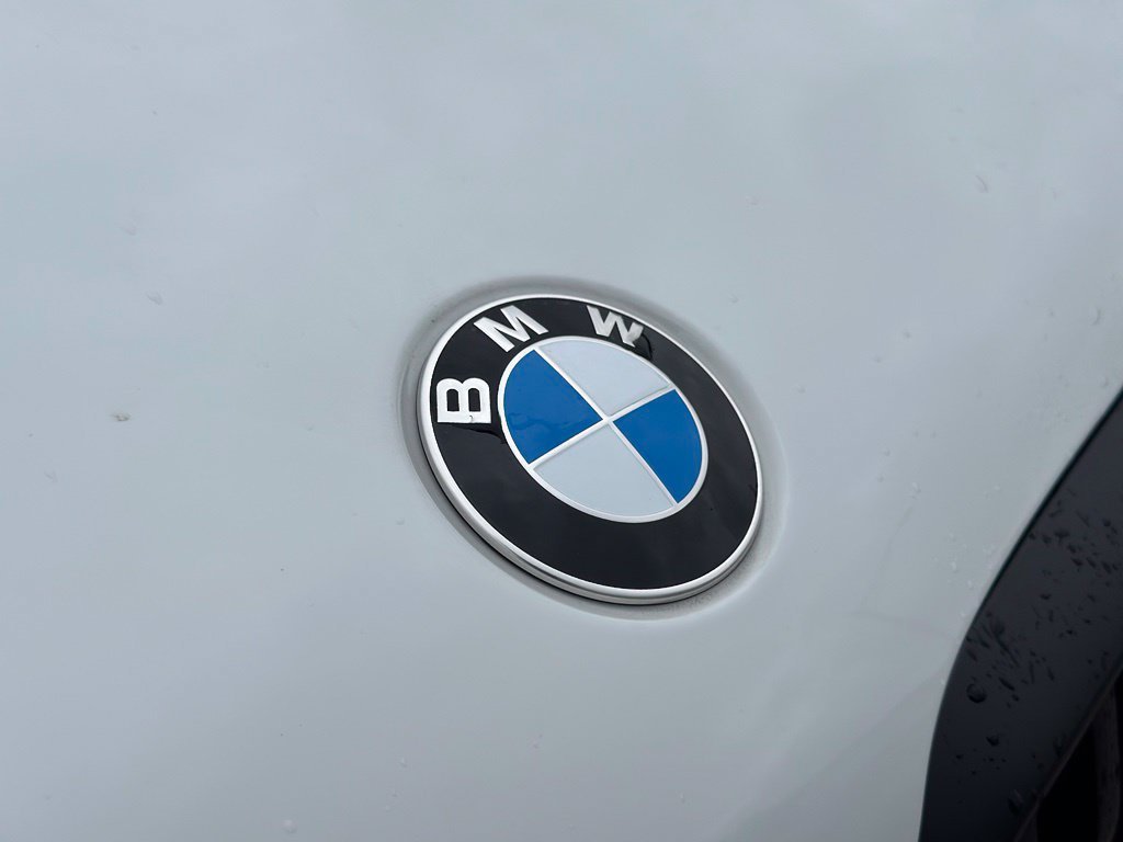 New 2026 Alpine White BMW xDrive40i image 10