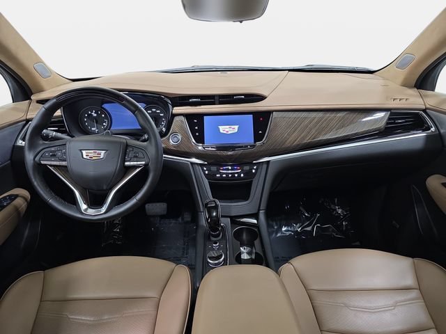 Certified Used 2025 Crystal White Tricoat Cadillac Premium Luxury image 9