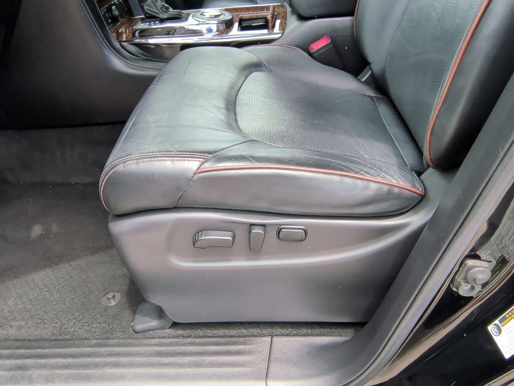 Used 2019 Super Black Nissan SL image 13