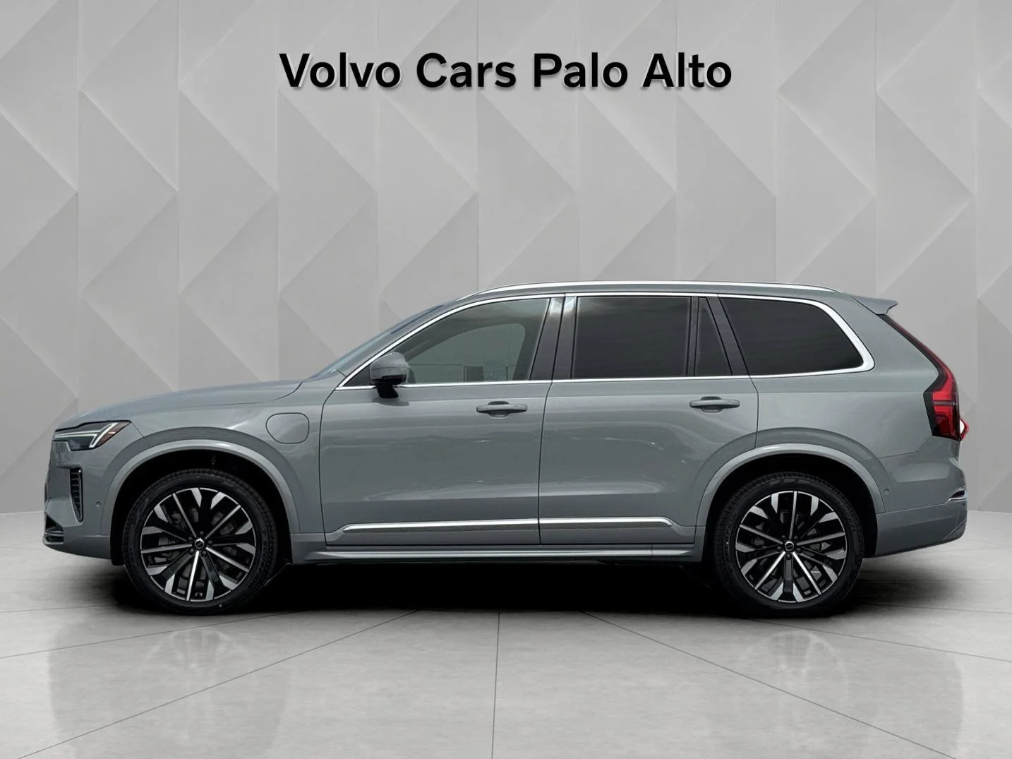 New 2026 Gray Volvo T8 Plus image 5