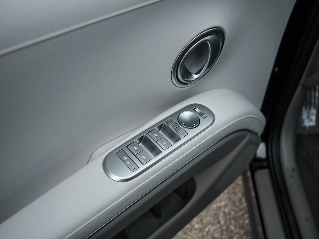 New 2026 Abyss Black Pearl Hyundai SE AWD image 19