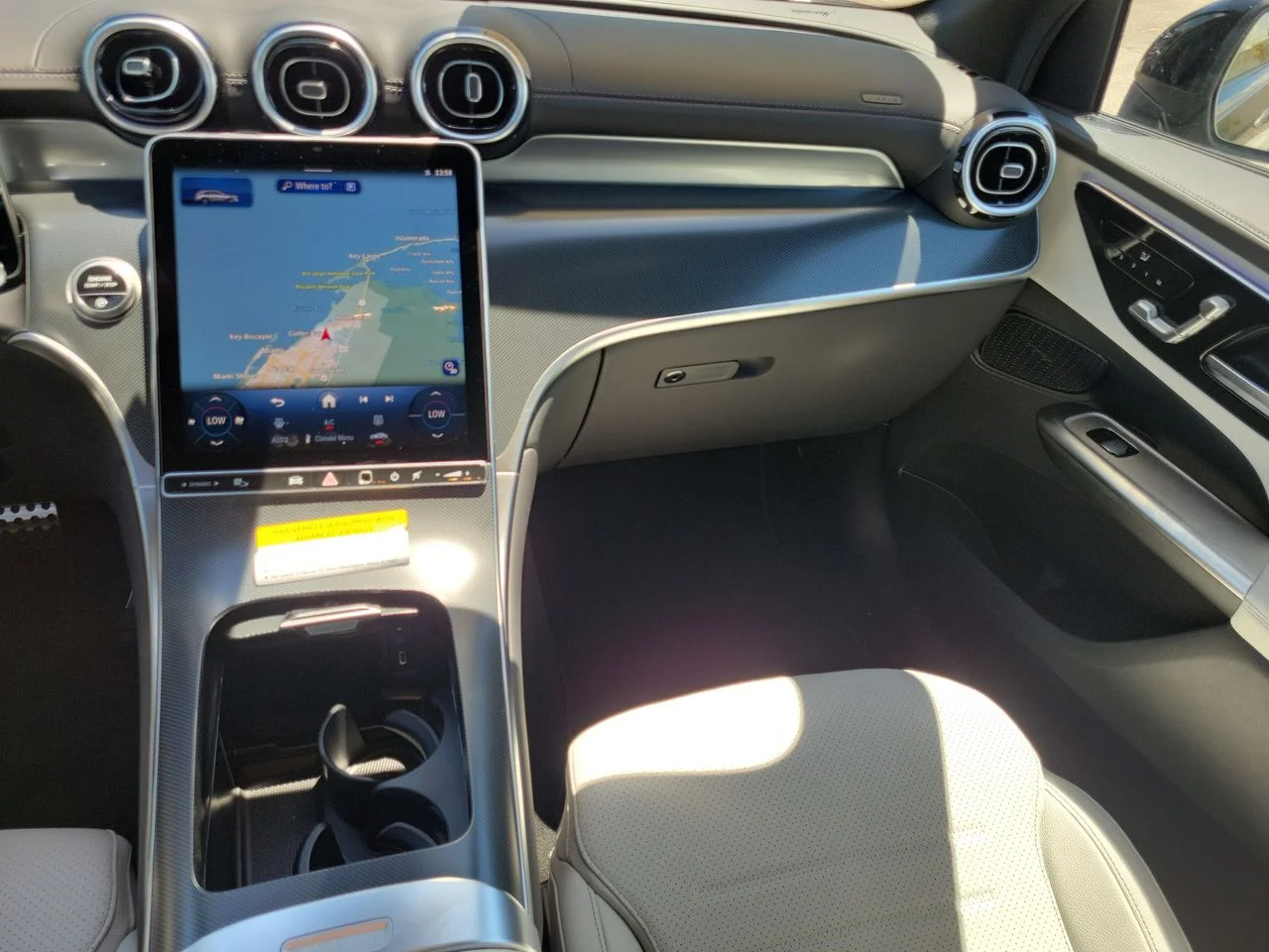New 2027 Graphite Grey Metallic Mercedes-Benz GLC 300 image 15