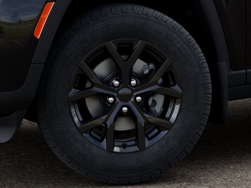 New 2026 Diamond Black Crystal Pearl-Coat Exterior Paint Jeep Laredo Altitude image 34