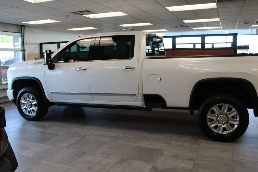 Certified Used 2024 Iridescent Pearl Tricoat Chevrolet High Country image 2