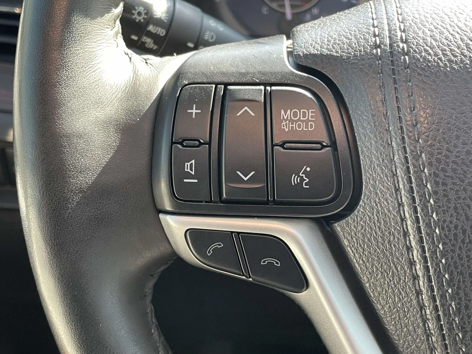 Used 2019 Blizzard Pearl Toyota Limited Premium image 12