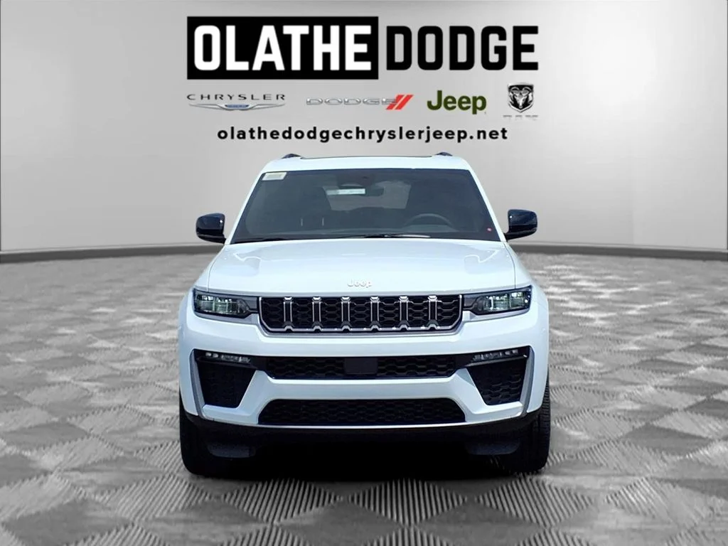 New 2026 Diamond Black Crystal Pearl-Coat Exterior Paint Jeep Limited image 30