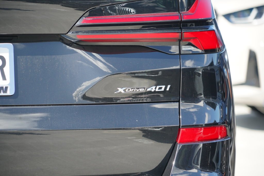 New 2026 Black Sapphire Metallic BMW xDrive40i image 9