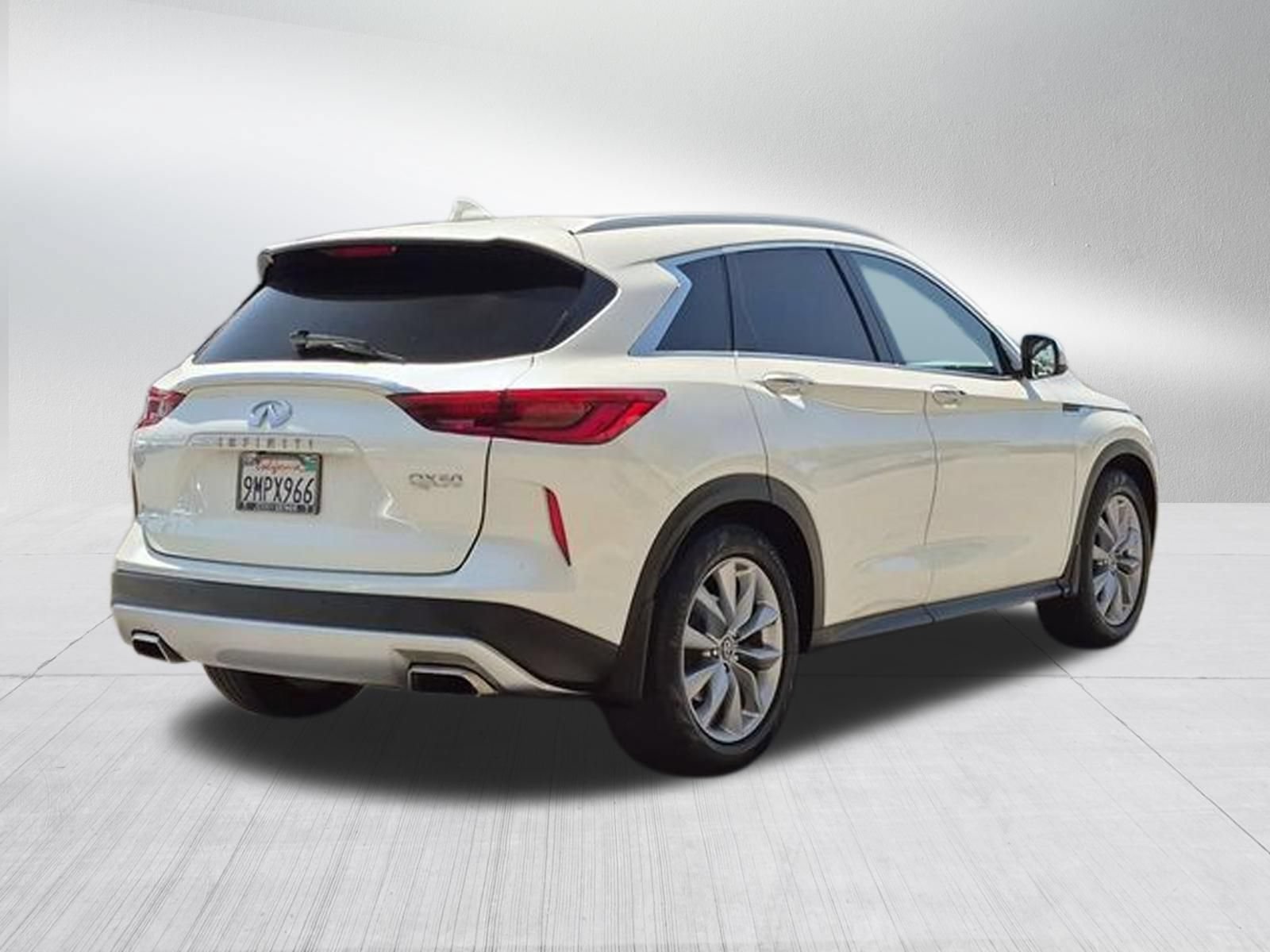 Certified Used 2020 Majestic White INFINITI LUXE image 5