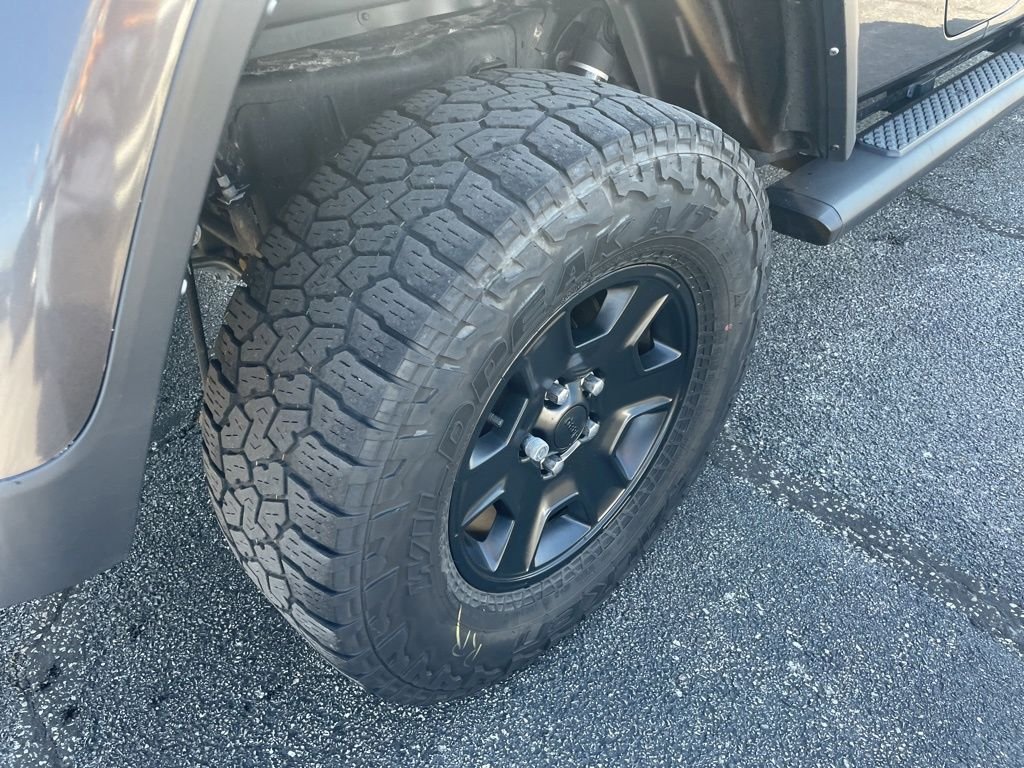 Used 2021 Gray Jeep Mojave image 12