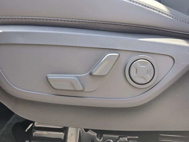 New 2027 Snow White Pearl Kia EX image 22