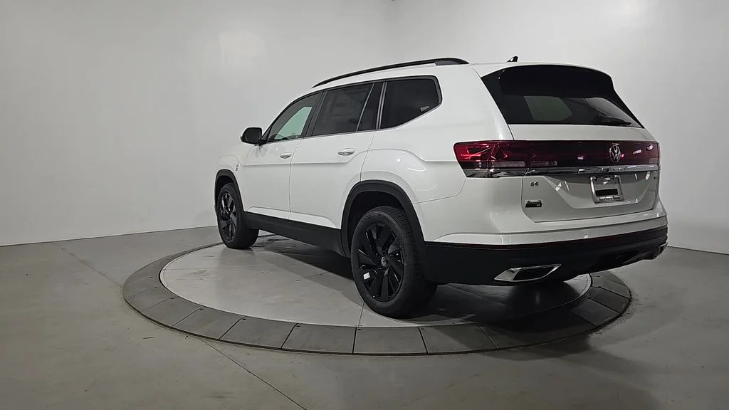 New 2026 White/off-white Volkswagen SE w/Technology image 3