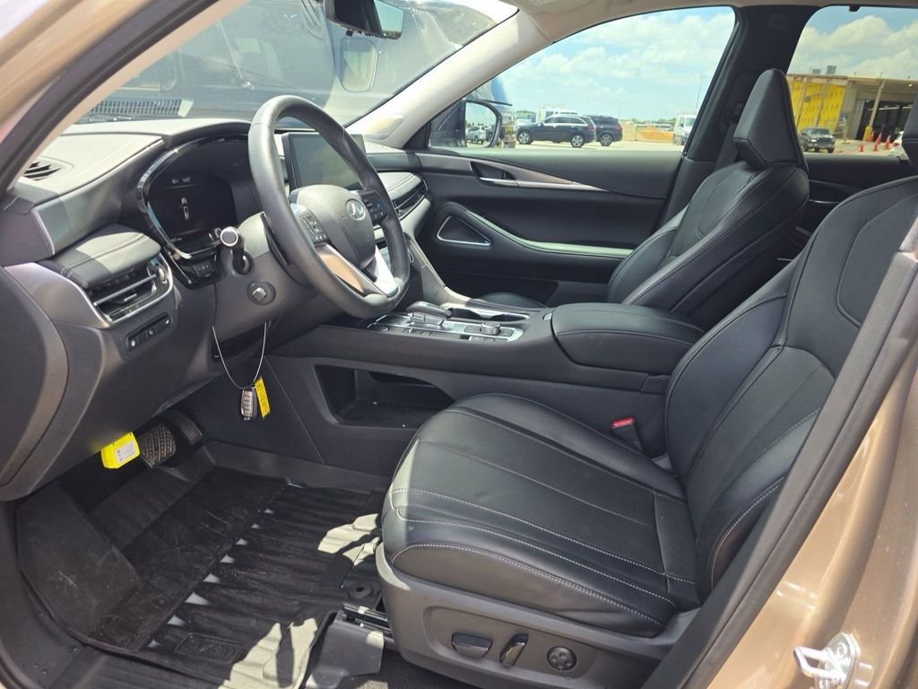 Used 2023 Silver INFINITI LUXE image 7