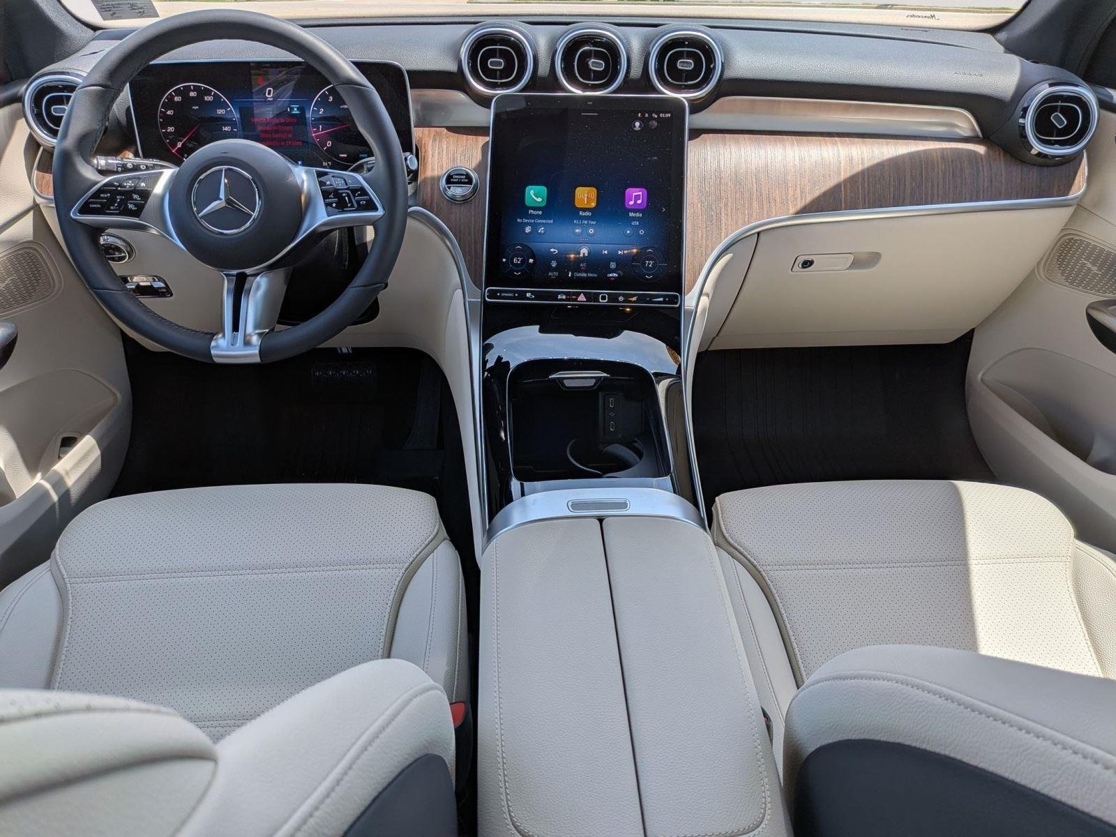 Used 2026 Polar White Mercedes-Benz GLC 300 image 29