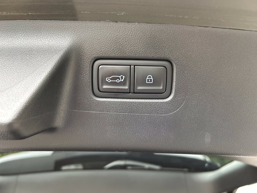 Used 2024 Green Hyundai Limited image 35