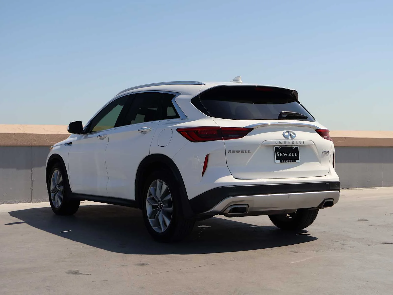 Certified Used 2021 Lunar White INFINITI LUXE image 9