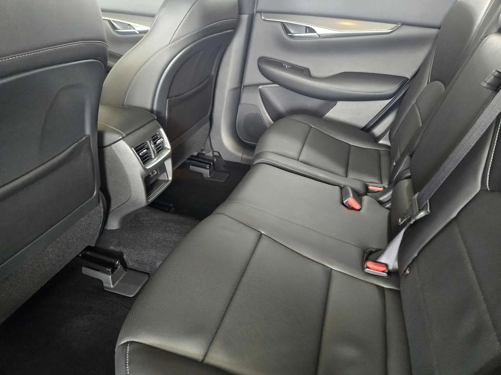 Certified Used 2023 Graphite Shadow INFINITI LUXE image 28