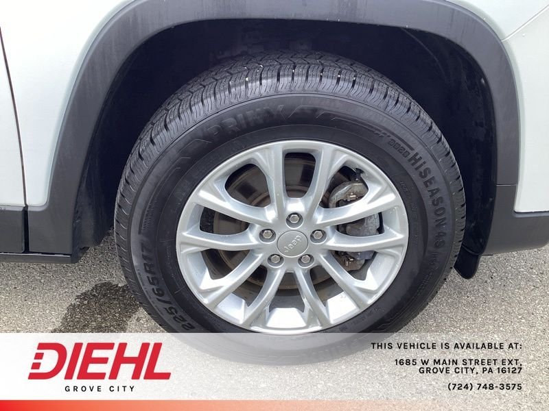 Used 2022 White Jeep Latitude Lux image 9